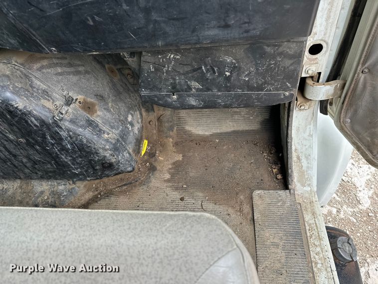 image for item DV0888 2001 International 4700 