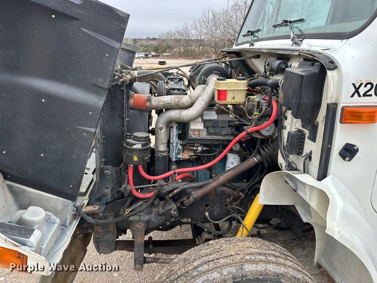 image for item DV0888 2001 International 4700 