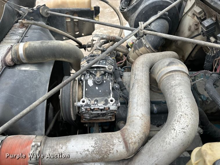 image for item DV0888 2001 International 4700 