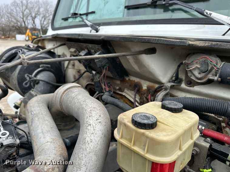 image for item DV0888 2001 International 4700 