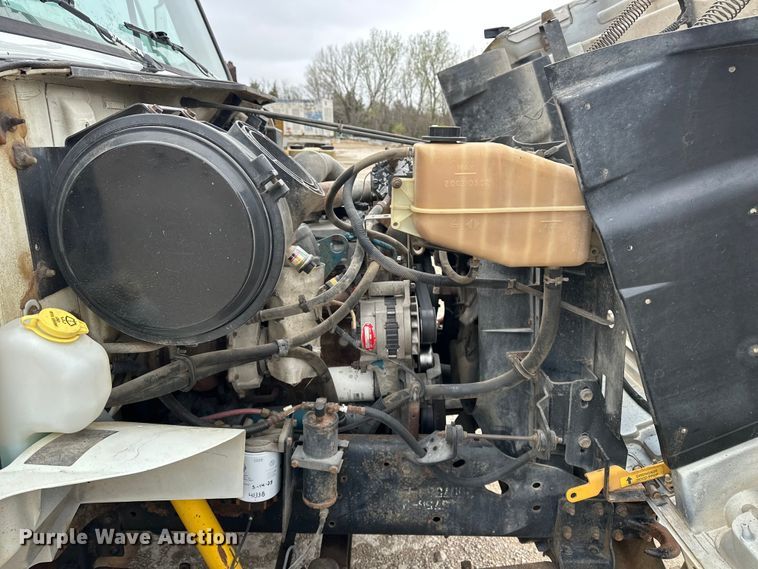 image for item DV0888 2001 International 4700 