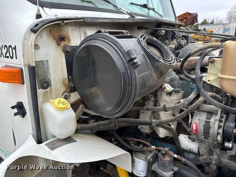 image for item DV0888 2001 International 4700 