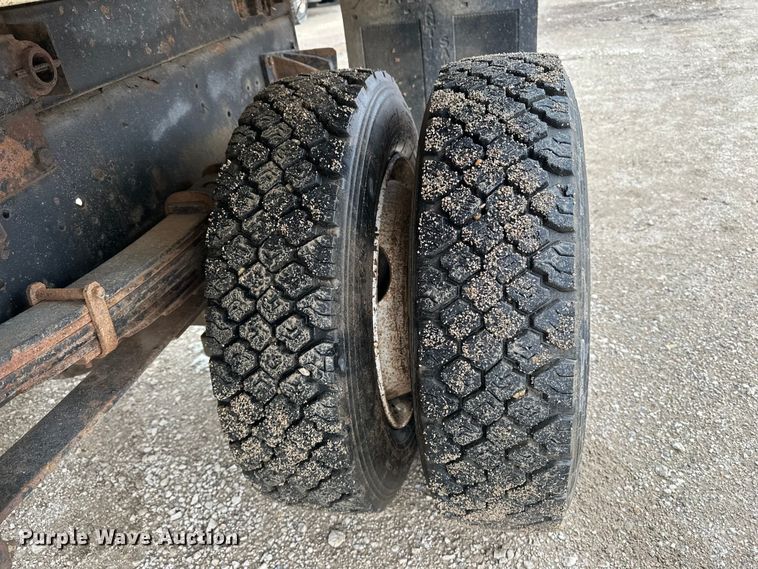 image for item DV0888 2001 International 4700 