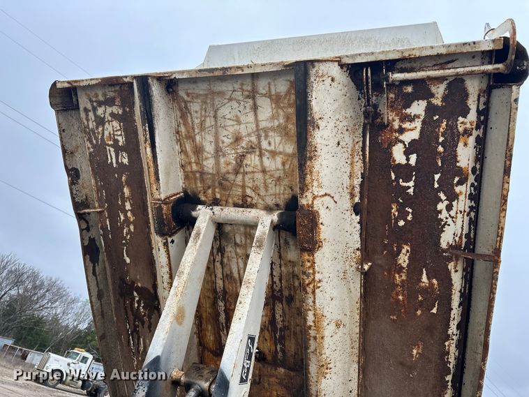 image for item DV0888 2001 International 4700 