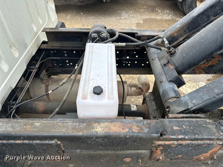 image for item DV0888 2001 International 4700 