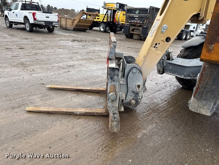 image for item DZ4396 2009 Caterpillar TL943 telehandler