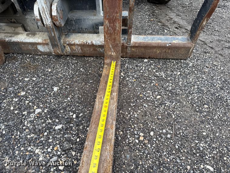 image for item DZ4396 2009 Caterpillar TL943 telehandler