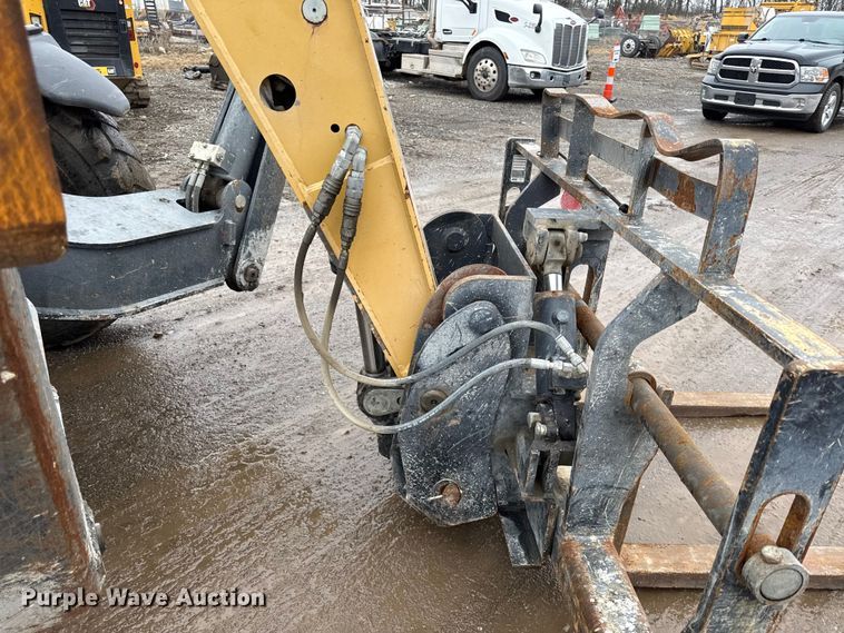 image for item DZ4396 2009 Caterpillar TL943 telehandler