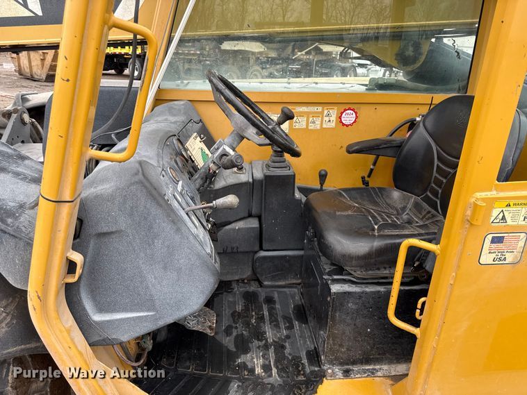 image for item DZ4396 2009 Caterpillar TL943 telehandler