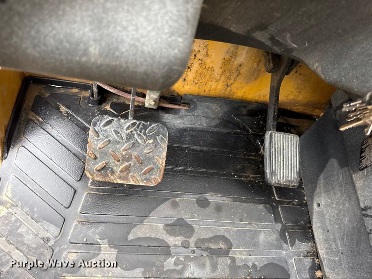 image for item DZ4396 2009 Caterpillar TL943 telehandler