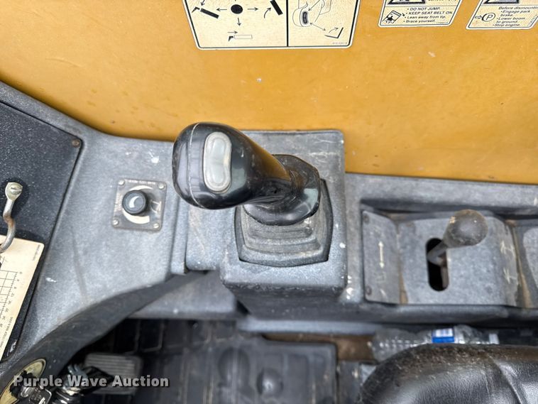 image for item DZ4396 2009 Caterpillar TL943 telehandler