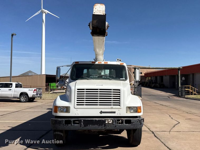 image for item DZ5422 2000 International 4900 bucket truck