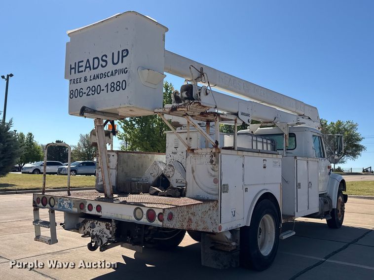 image for item DZ5422 2000 International 4900 bucket truck