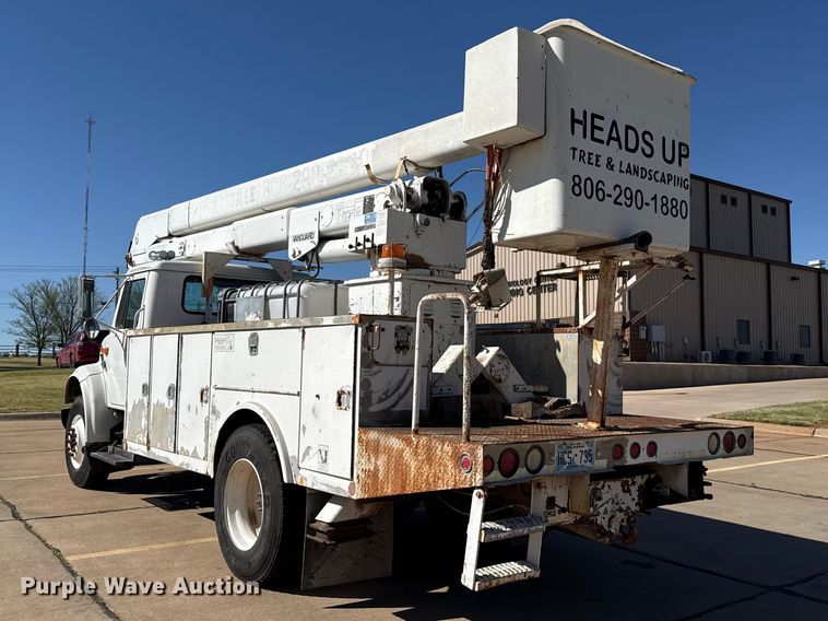 image for item DZ5422 2000 International 4900 bucket truck