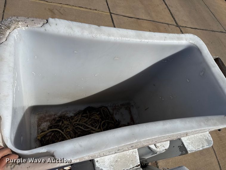 image for item DZ5422 2000 International 4900 bucket truck