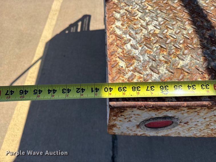 image for item DZ5422 2000 International 4900 bucket truck