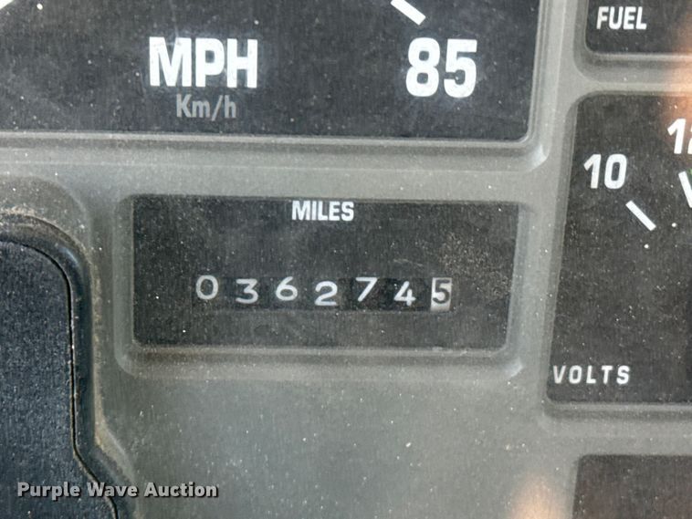 image for item DZ5422 2000 International 4900 bucket truck