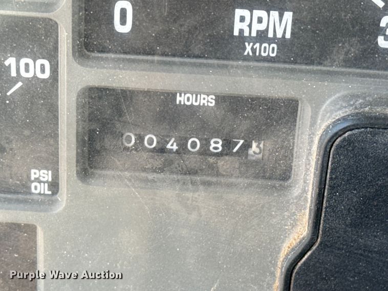 image for item DZ5422 2000 International 4900 bucket truck