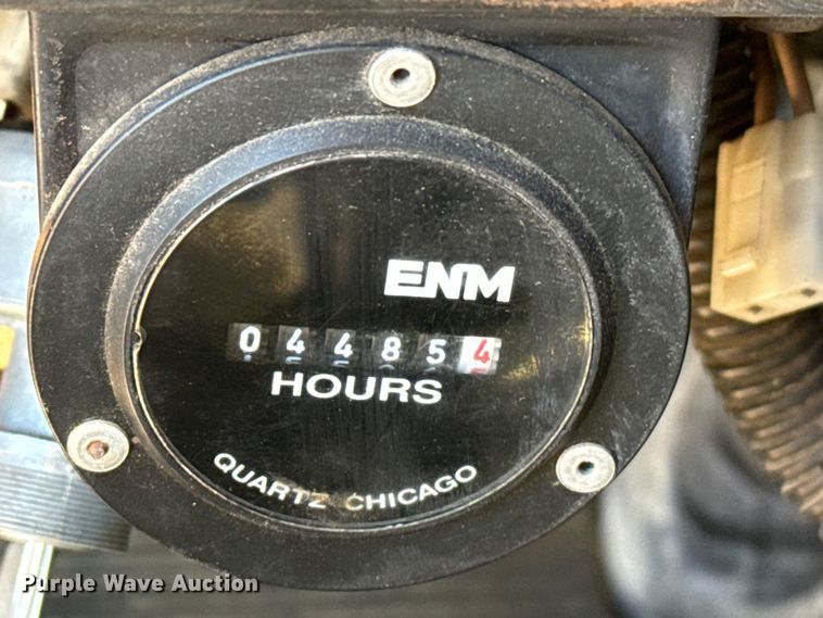 image for item DZ5422 2000 International 4900 bucket truck