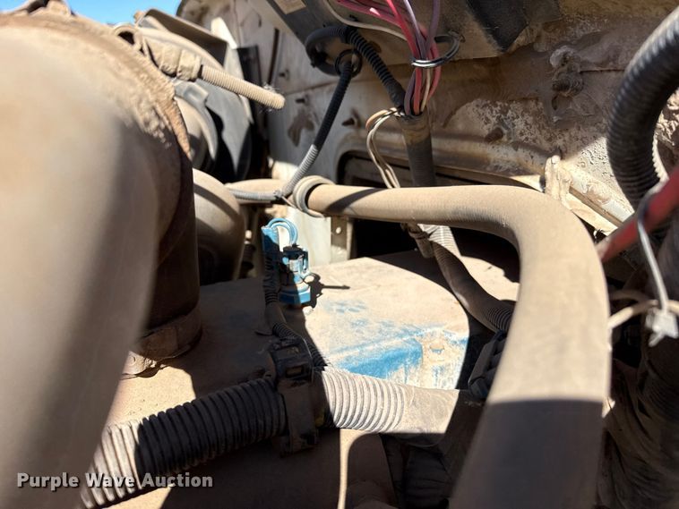 image for item DZ5422 2000 International 4900 bucket truck