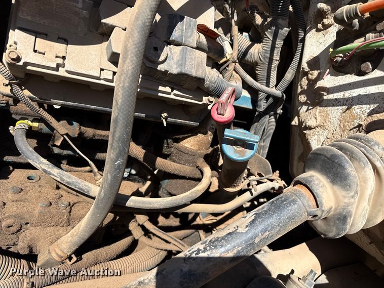 image for item DZ5422 2000 International 4900 bucket truck