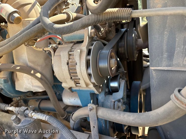 image for item DZ5422 2000 International 4900 bucket truck