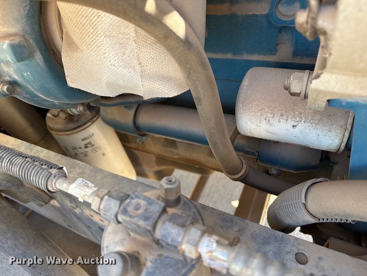 image for item DZ5422 2000 International 4900 bucket truck