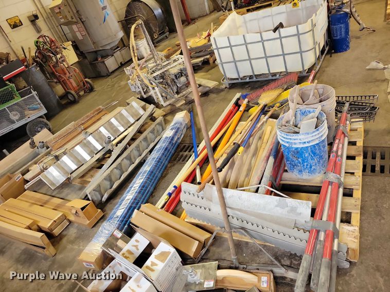 image for item DZ6988 Concrete equipment