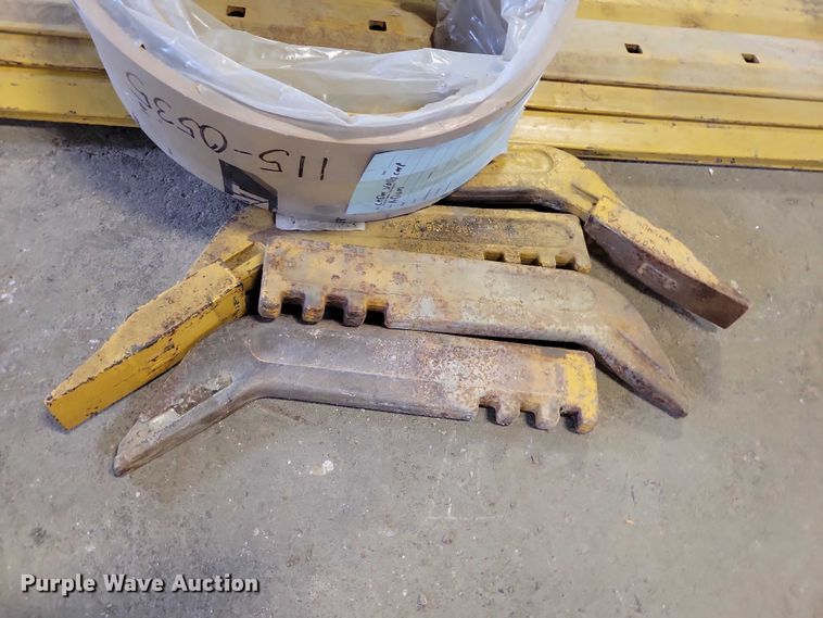 image for item DZ6989 Caterpillar motor grader parts