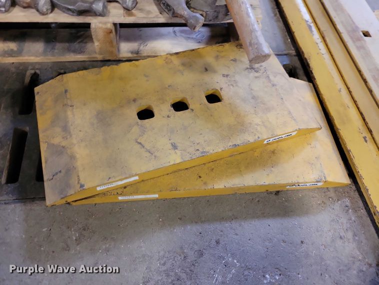 image for item DZ6989 Caterpillar motor grader parts