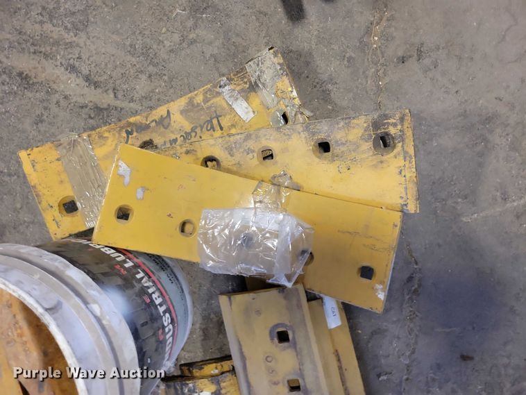 image for item DZ6989 Caterpillar motor grader parts