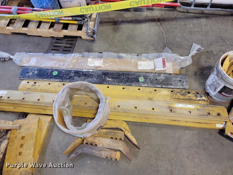 image for item DZ6989 Caterpillar motor grader parts