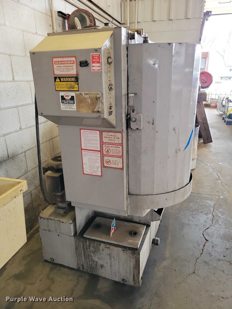 image for item DZ7000 1999 Hotsy 7520A parts washer