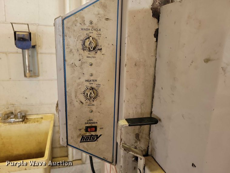 image for item DZ7000 1999 Hotsy 7520A parts washer