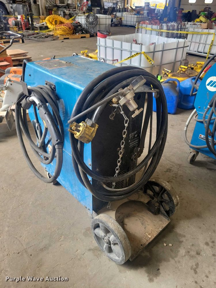 image for item DZ7011 Miller Millermatic 350 welder