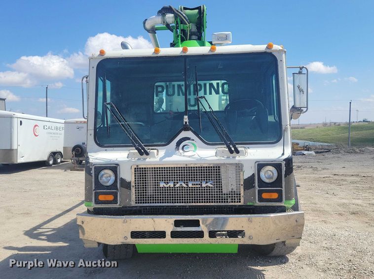 image for item DZ7029 2007 Mack MR690S concrete pump truck