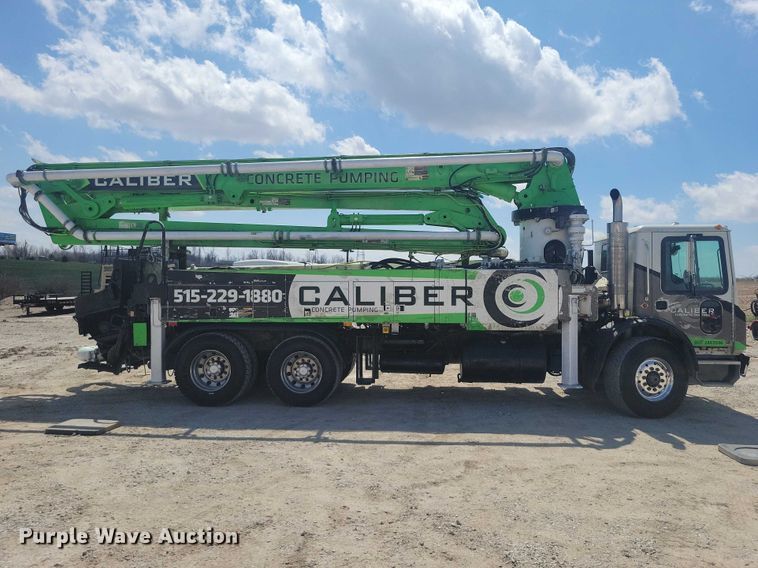 image for item DZ7029 2007 Mack MR690S concrete pump truck