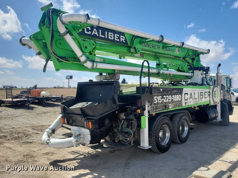 image for item DZ7029 2007 Mack MR690S concrete pump truck