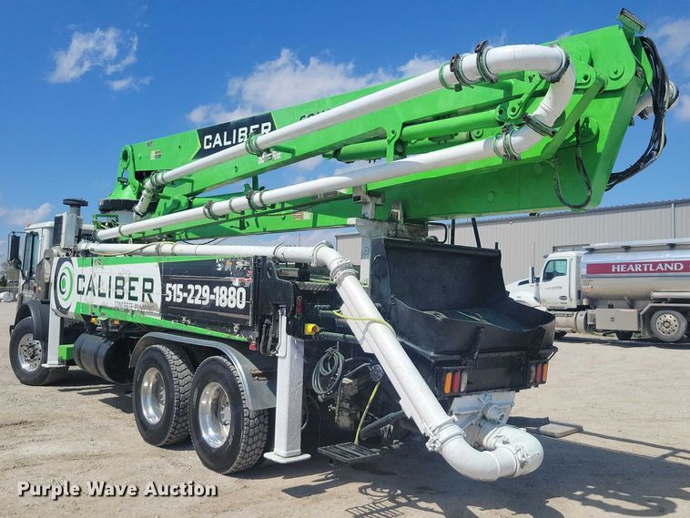 image for item DZ7029 2007 Mack MR690S concrete pump truck