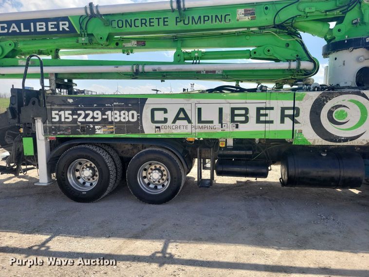 image for item DZ7029 2007 Mack MR690S concrete pump truck