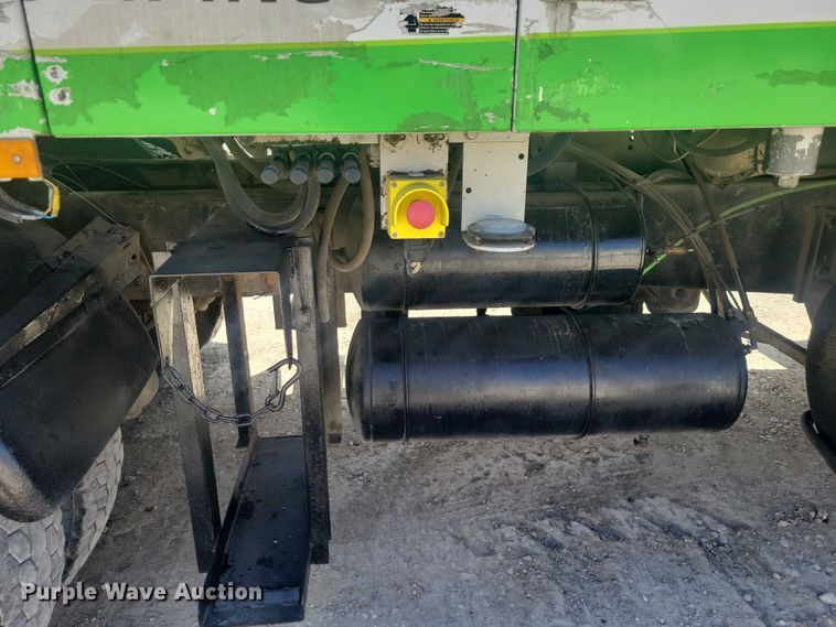 image for item DZ7029 2007 Mack MR690S concrete pump truck