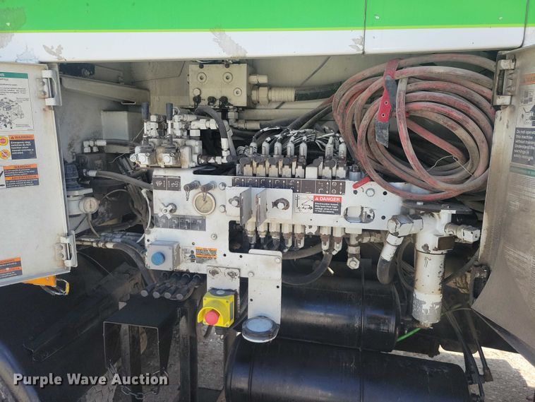 image for item DZ7029 2007 Mack MR690S concrete pump truck