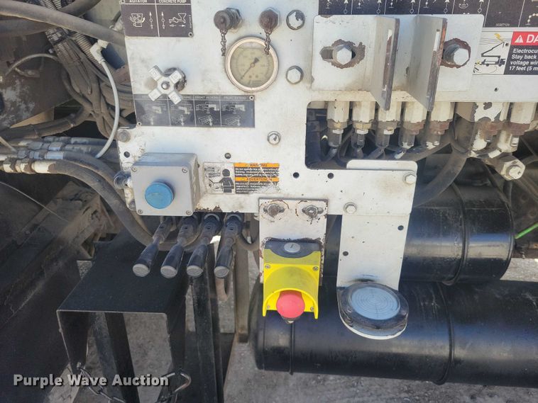 image for item DZ7029 2007 Mack MR690S concrete pump truck