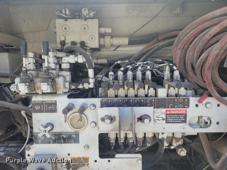 image for item DZ7029 2007 Mack MR690S concrete pump truck