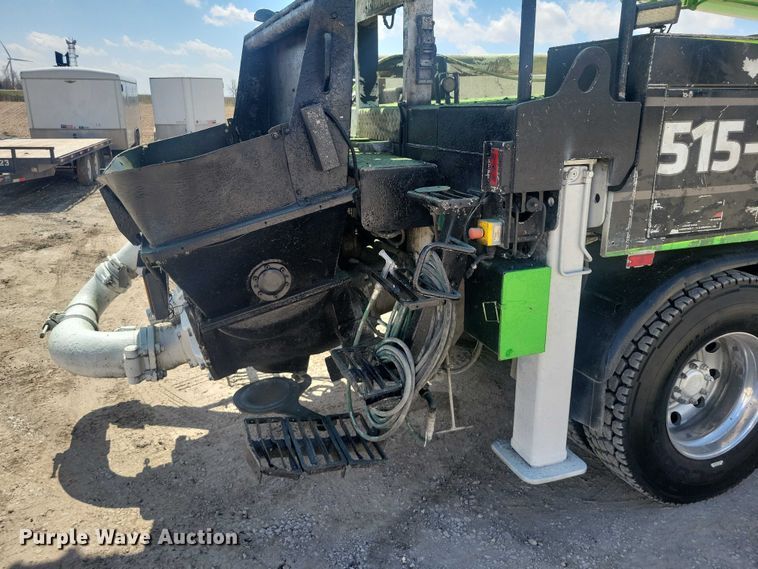 image for item DZ7029 2007 Mack MR690S concrete pump truck