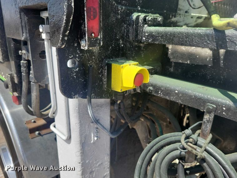 image for item DZ7029 2007 Mack MR690S concrete pump truck