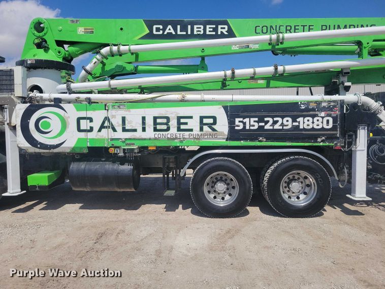 image for item DZ7029 2007 Mack MR690S concrete pump truck