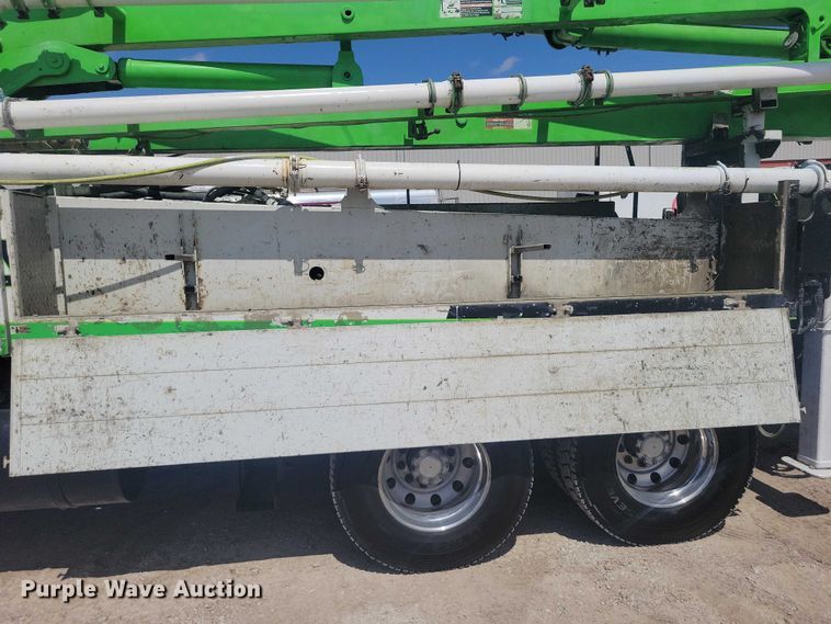 image for item DZ7029 2007 Mack MR690S concrete pump truck