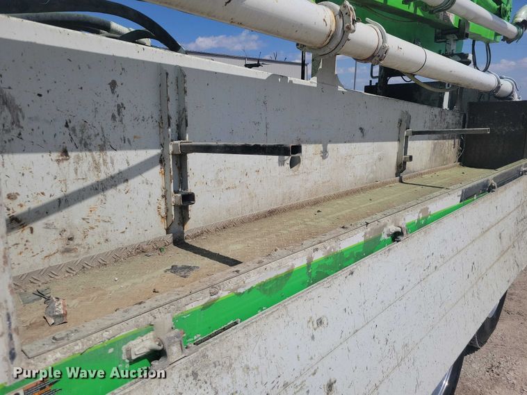 image for item DZ7029 2007 Mack MR690S concrete pump truck