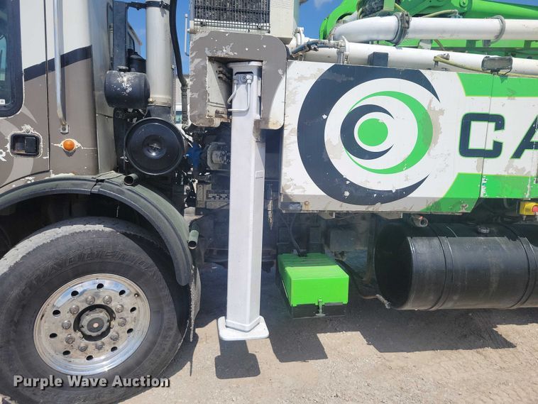 image for item DZ7029 2007 Mack MR690S concrete pump truck